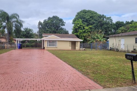 House in Hollywood, Florida 3 bedrooms, 103.86 sq.m. № 2013362