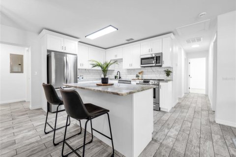 Casa en venta en Tampa, Florida, 4 dormitorios, 132.48 m2 № 2383323 - foto 11
