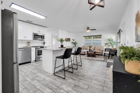 Casa en venta en Tampa, Florida, 4 dormitorios, 132.48 m2 № 2383323 - foto 10