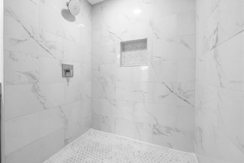 Casa en venta en Tampa, Florida, 4 dormitorios, 132.48 m2 № 2383323 - foto 18