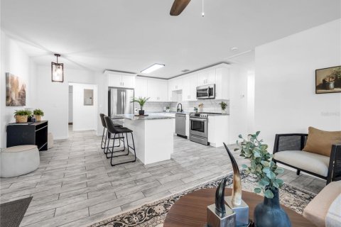 Casa en venta en Tampa, Florida, 4 dormitorios, 132.48 m2 № 2383323 - foto 7