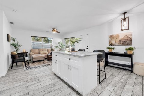 Casa en venta en Tampa, Florida, 4 dormitorios, 132.48 m2 № 2383323 - foto 9