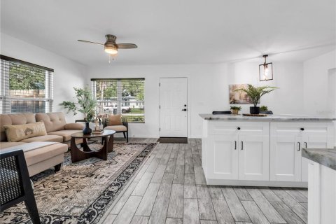 Casa en venta en Tampa, Florida, 4 dormitorios, 132.48 m2 № 2383323 - foto 6