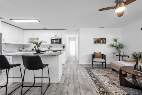 Casa en venta en Tampa, Florida, 4 dormitorios, 132.48 m2 № 2383323 - foto 8