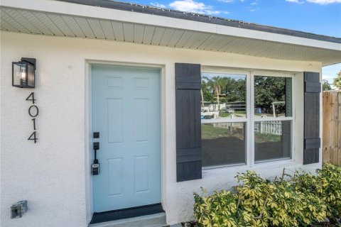 Casa en venta en Tampa, Florida, 4 dormitorios, 132.48 m2 № 2383323 - foto 3