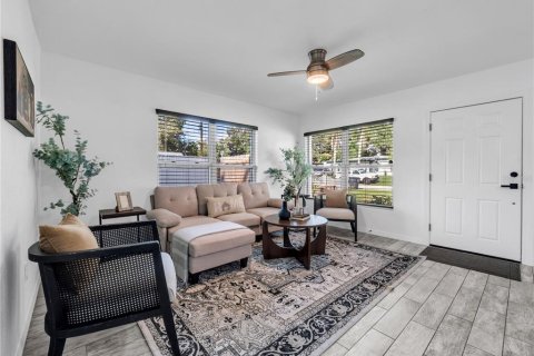 Casa en venta en Tampa, Florida, 4 dormitorios, 132.48 m2 № 2383323 - foto 4