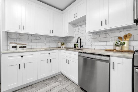 Casa en venta en Tampa, Florida, 4 dormitorios, 132.48 m2 № 2383323 - foto 13