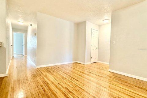 Casa en alquiler en DeLand, Florida, 4 dormitorios, 127.46 m2 № 1912137 - foto 4