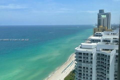 Снять в аренду кондоминиум в Санни-Айлс-Бич, Флорида 2 спальни, 117.61м2, № 1897400 - фото 1