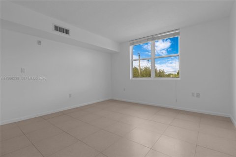 Condo in North Bay Village, Florida, 2 bedrooms  № 2051431 - photo 21