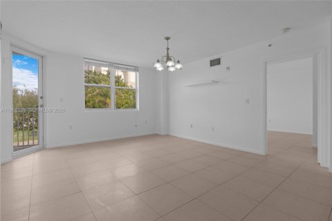 Condo in North Bay Village, Florida, 2 bedrooms  № 2051431 - photo 14
