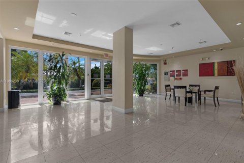 Condo in North Bay Village, Florida, 2 bedrooms  № 2051431 - photo 29