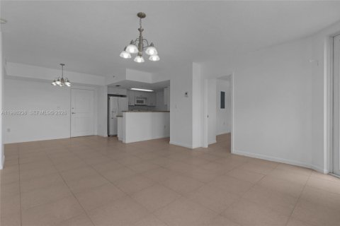 Condo in North Bay Village, Florida, 2 bedrooms  № 2051431 - photo 12