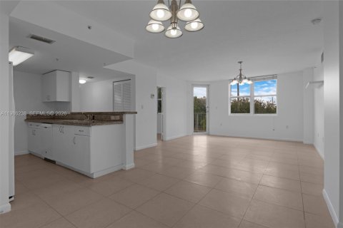 Condo in North Bay Village, Florida, 2 bedrooms  № 2051431 - photo 7