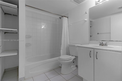 Condo in North Bay Village, Florida, 2 bedrooms  № 2051431 - photo 28