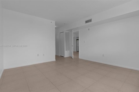 Condo in North Bay Village, Florida, 2 bedrooms  № 2051431 - photo 23