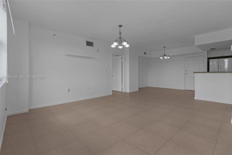 Condo in North Bay Village, Florida, 2 bedrooms  № 2051431 - photo 13