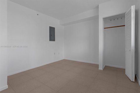 Condo in North Bay Village, Florida, 2 bedrooms  № 2051431 - photo 24