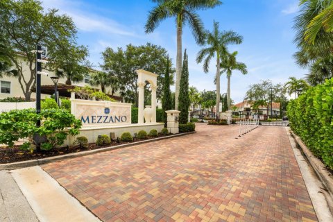 Снять в аренду кондоминиум в Уэст-Палм-Бич, Флорида 2 спальни, 116.87м2, № 1931097 - фото 2