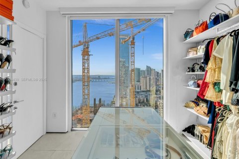 Condo in Miami, Florida, 3 bedrooms  № 2025918 - photo 29