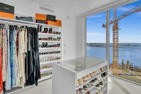 Condo in Miami, Florida, 3 bedrooms  № 2025918 - photo 28