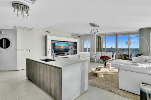 Condo in Miami, Florida, 3 bedrooms  № 2025918 - photo 20
