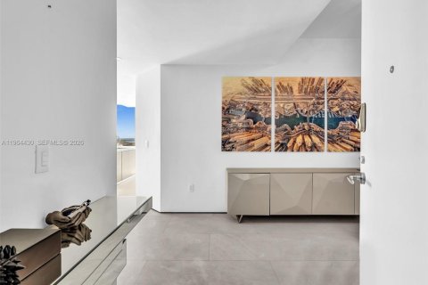 Condo in Miami, Florida, 3 bedrooms  № 2025918 - photo 3