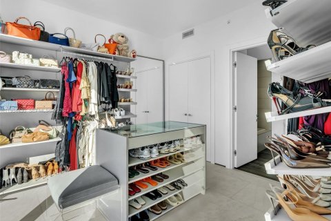 Condo in Miami, Florida, 3 bedrooms  № 2025918 - photo 24