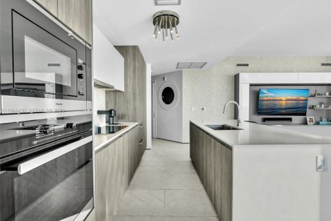 Condo in Miami, Florida, 3 bedrooms  № 2025918 - photo 21