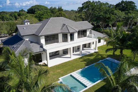 House in Pinecrest, Florida 6 bedrooms, 590.21 sq.m. № 1812352 - photo 1