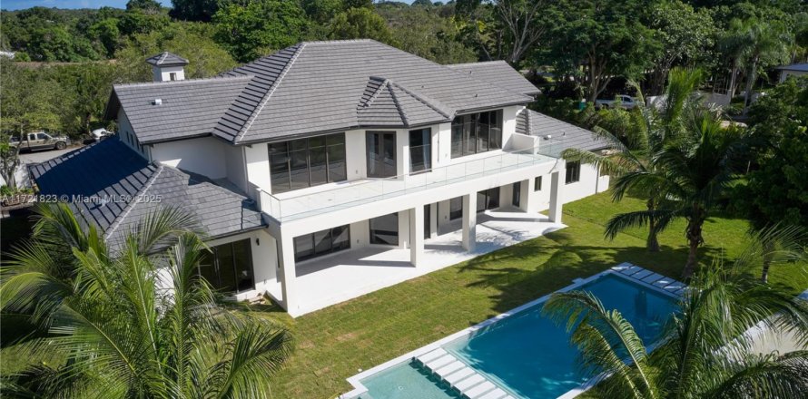 House in Pinecrest, Florida 6 bedrooms, 590.21 sq.m. № 1812352