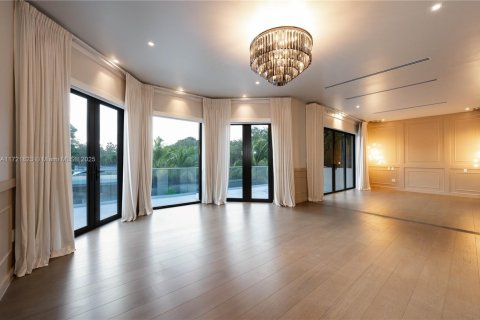 House in Pinecrest, Florida 6 bedrooms, 590.21 sq.m. № 1812352 - photo 28