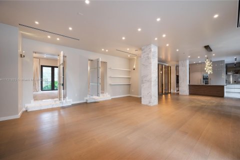 House in Pinecrest, Florida 6 bedrooms, 590.21 sq.m. № 1812352 - photo 10