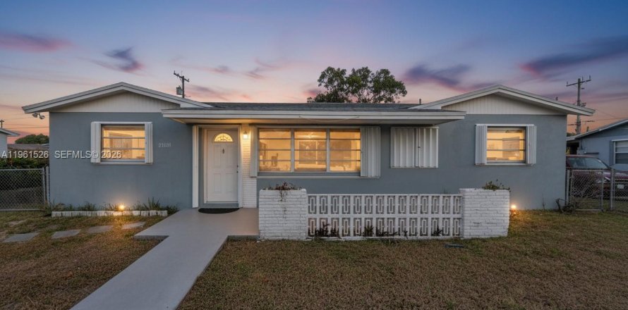 Casa en Miami Gardens, Florida 5 dormitorios, 166.67 m2 № 2027464