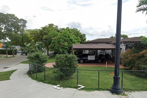 House in West Miami, Florida 3 bedrooms, 135.64 sq.m. № 1701431 - photo 4