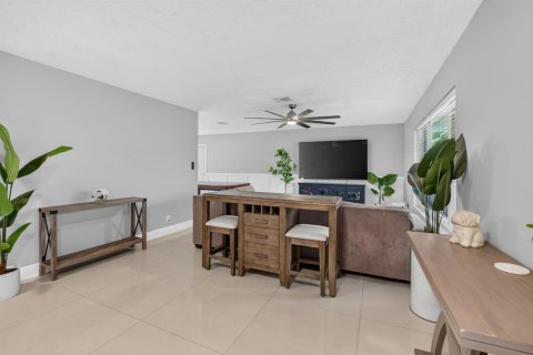 House in Lake Worth, Florida 3 bedrooms, 182.74 sq.m. № 2393243 - photo 11