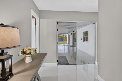 House in Lake Worth, Florida 3 bedrooms, 182.74 sq.m. № 2393243 - photo 27