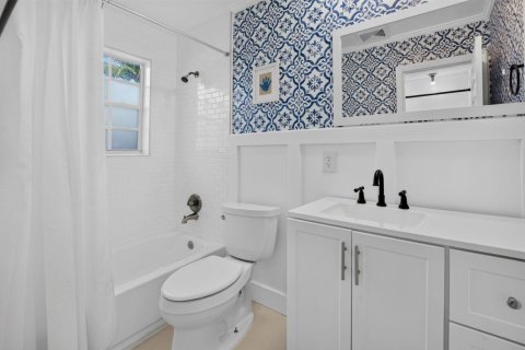 House in Lake Worth, Florida 3 bedrooms, 182.74 sq.m. № 2393243 - photo 4