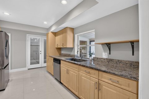 House in Lake Worth, Florida 3 bedrooms, 182.74 sq.m. № 2393243 - photo 21
