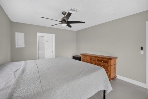 House in Lake Worth, Florida 3 bedrooms, 182.74 sq.m. № 2393243 - photo 19