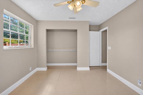 House in Lake Worth, Florida 3 bedrooms, 182.74 sq.m. № 2393243 - photo 29