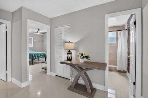House in Lake Worth, Florida 3 bedrooms, 182.74 sq.m. № 2393243 - photo 26