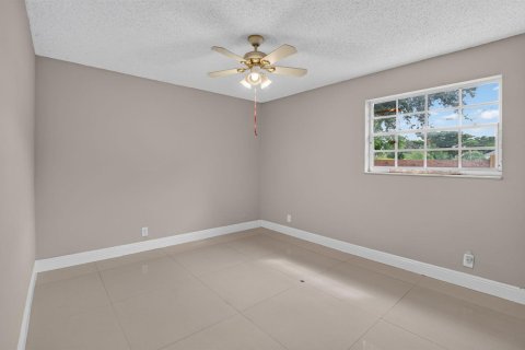 House in Lake Worth, Florida 3 bedrooms, 182.74 sq.m. № 2393243 - photo 28