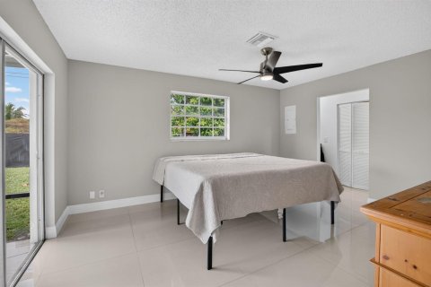 House in Lake Worth, Florida 3 bedrooms, 182.74 sq.m. № 2393243 - photo 18