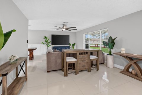House in Lake Worth, Florida 3 bedrooms, 182.74 sq.m. № 2393243 - photo 13