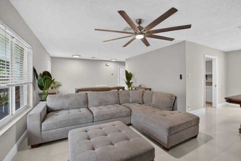 House in Lake Worth, Florida 3 bedrooms, 182.74 sq.m. № 2393243 - photo 15