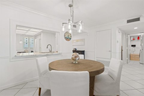 Copropriété à vendre à Sarasota, Floride: 2 chambres, 139.17 m2 № 2237579 - photo 17