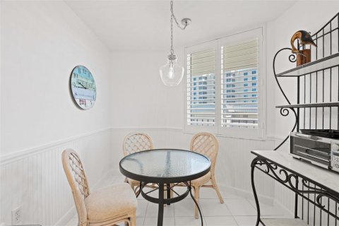 Copropriété à vendre à Sarasota, Floride: 2 chambres, 139.17 m2 № 2237579 - photo 13