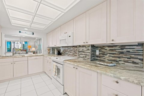 Copropriété à vendre à Sarasota, Floride: 2 chambres, 139.17 m2 № 2237579 - photo 14
