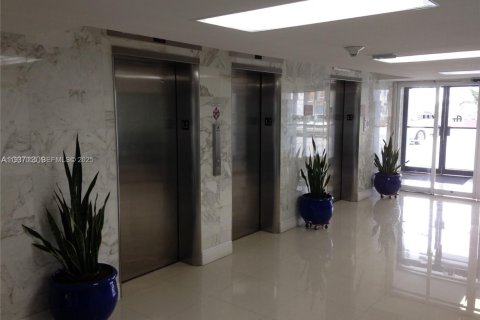 Купить кондоминиум в Холливуд, Флорида 2 спальни, 113.15м2, № 2053401 - фото 15